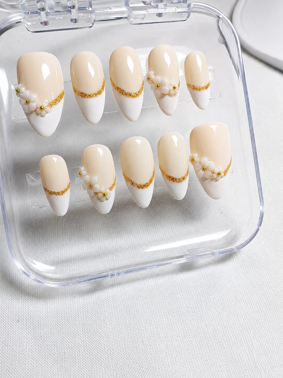 Golden Pearl Elegance Press-on Nails