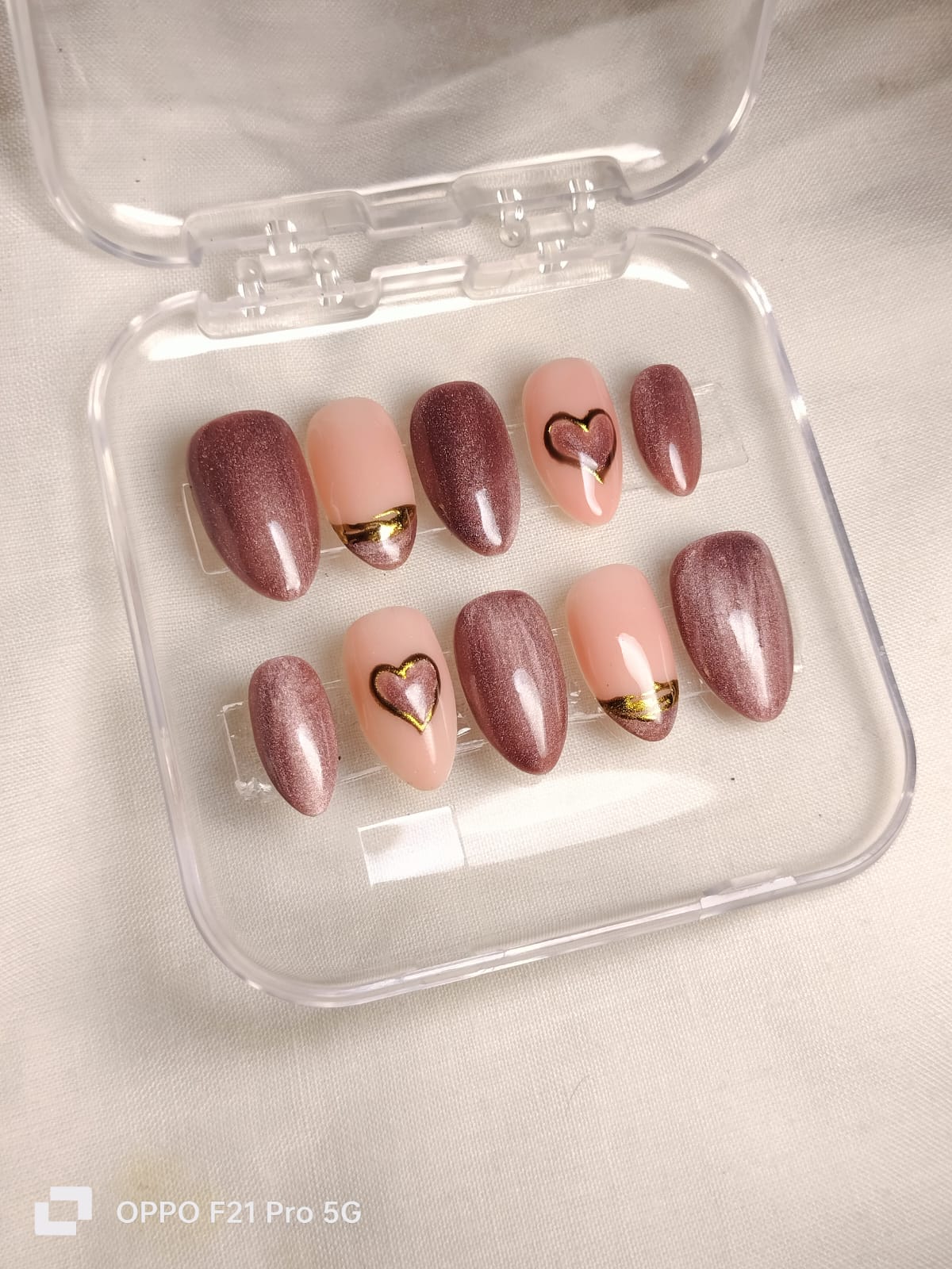 Velvet Rouge Cat-Eye  Press-on Nails